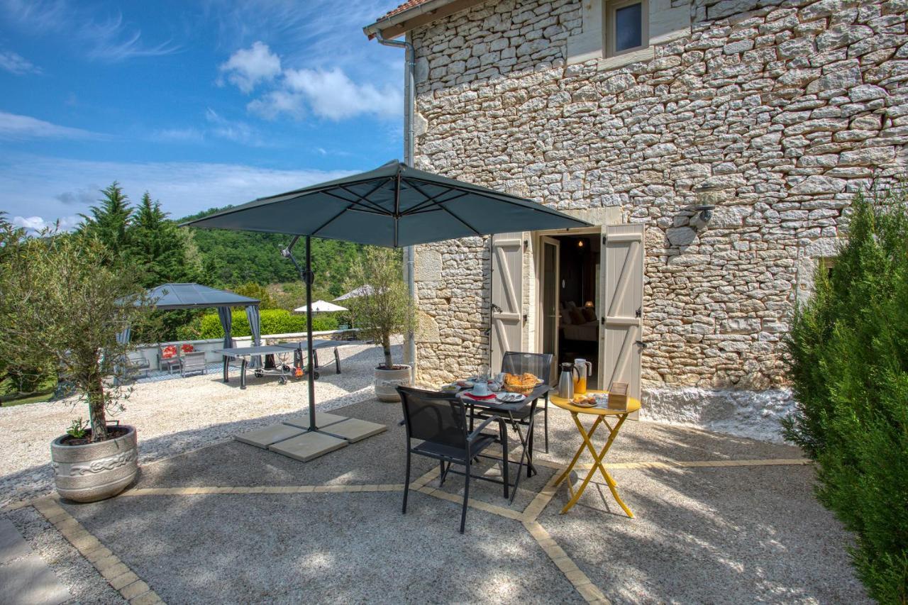 Domaine Des Pierres Blanches - Chambres D'Hotes Carlux Exterior photo