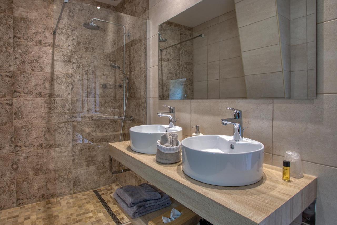 Domaine Des Pierres Blanches - Chambres D'Hotes Carlux Exterior photo
